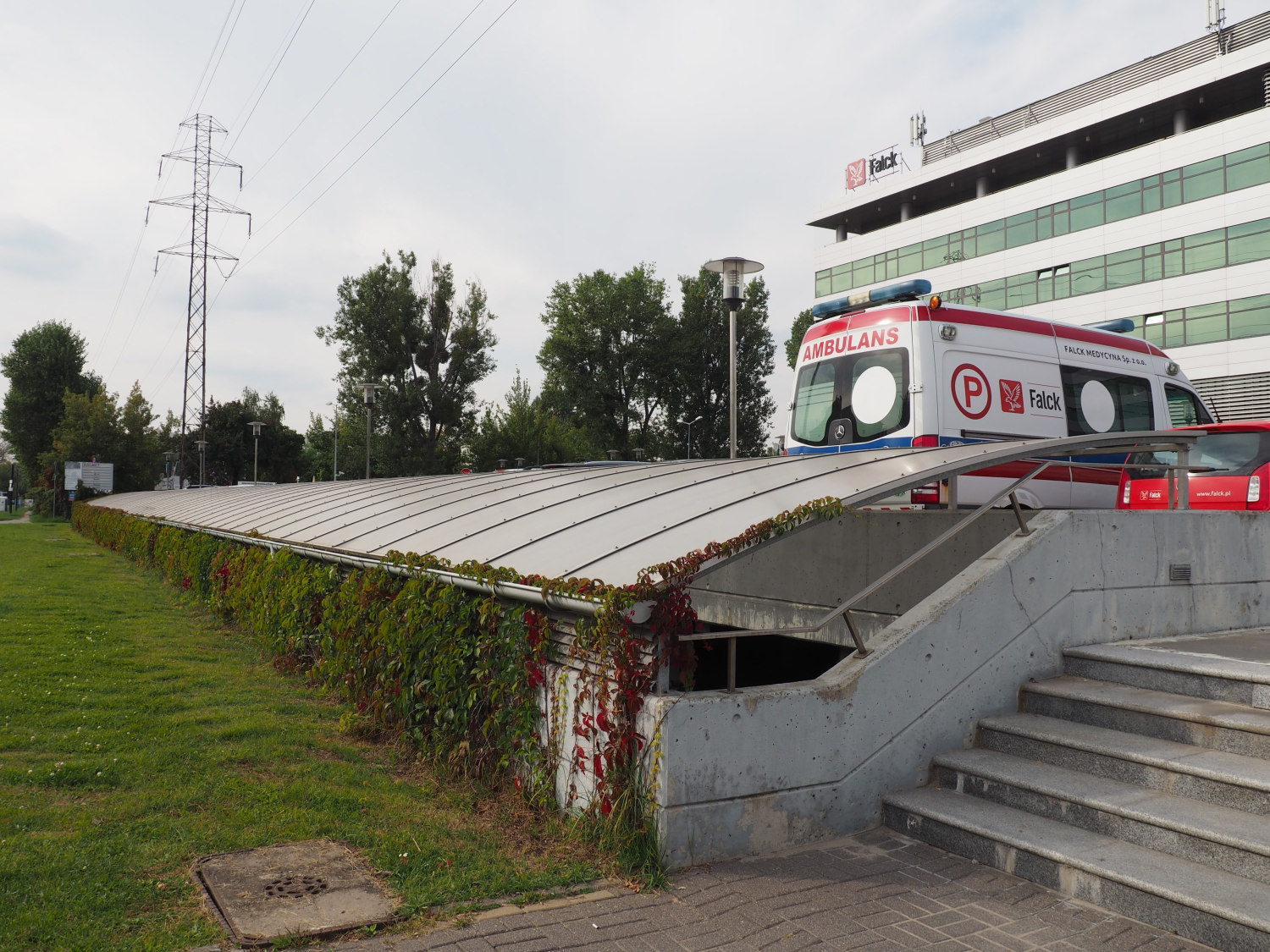 Zdjęcie architektury budynku Kolmet (obecnie Comet Business Center)